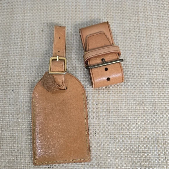 SALE* Louis Vuitton Leather Luggage Tag And Poignet - Picture 2 of 3
